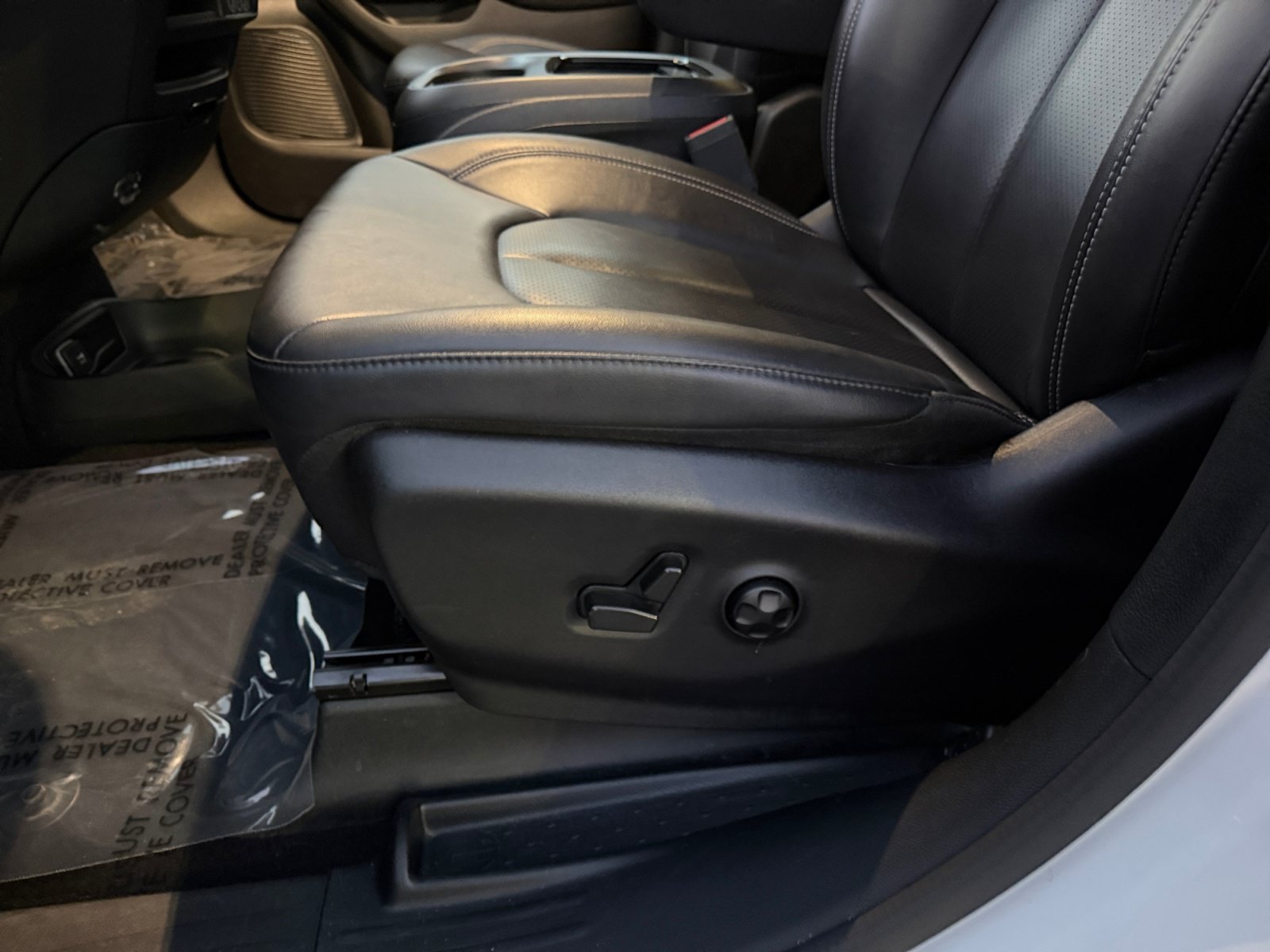 Used 2024 Chrysler Pacifica Limited FWD image 14