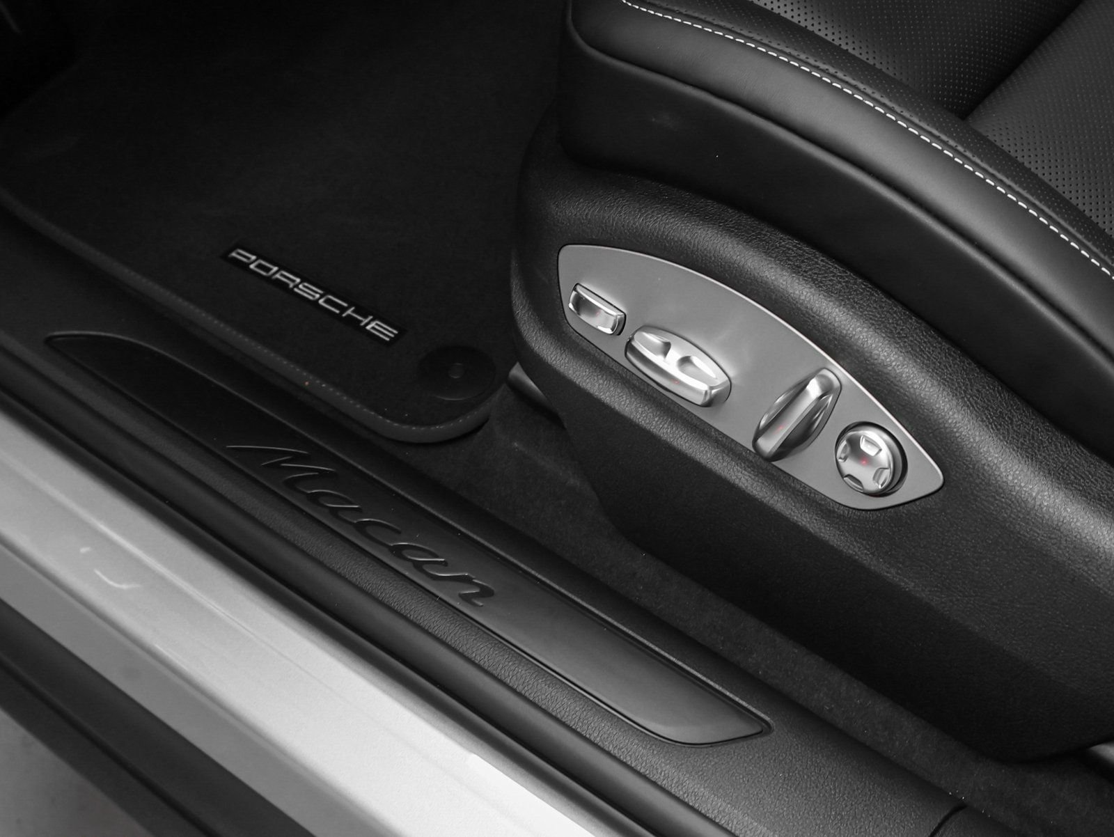New 2026 Porsche Macan image 27