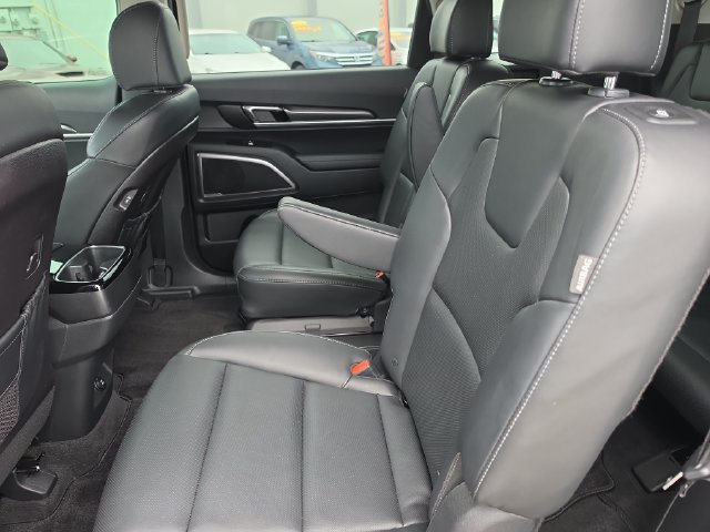 Used 2024 Kia Telluride S FWD image 11