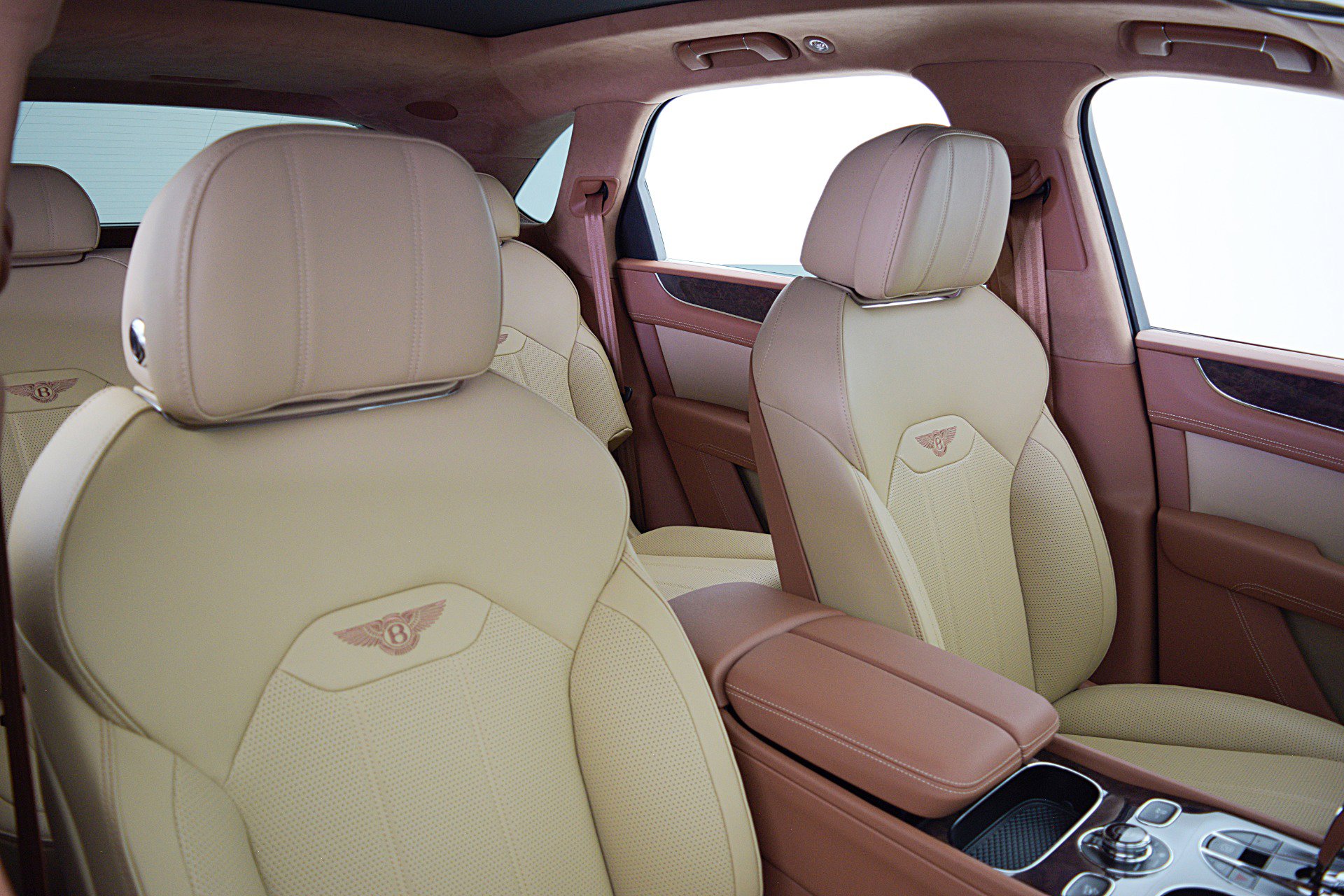 Used 2024 Bentley Bentayga image 30