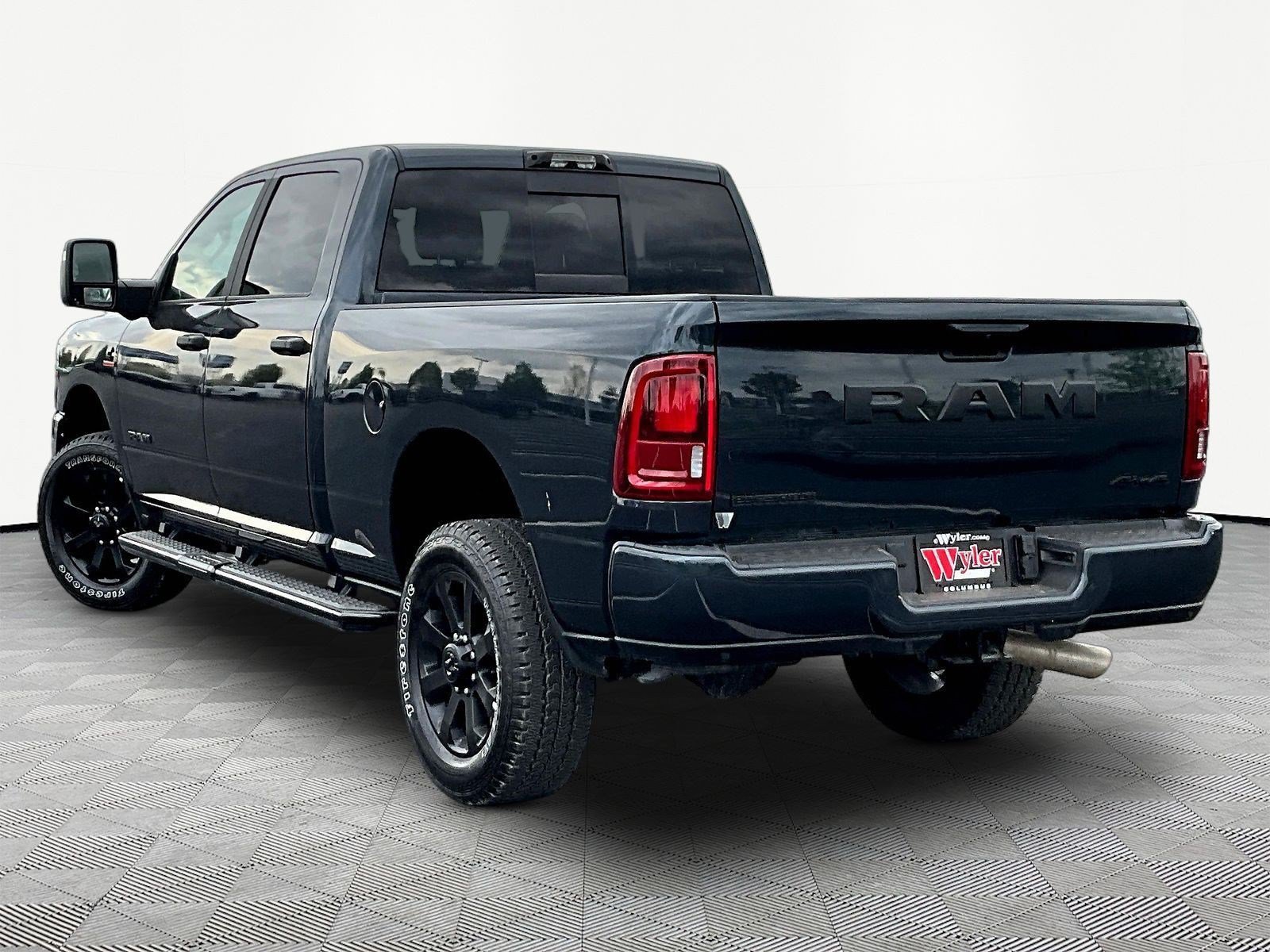 New 2026 RAM 2500 Big Horn AWD/4WD image 3