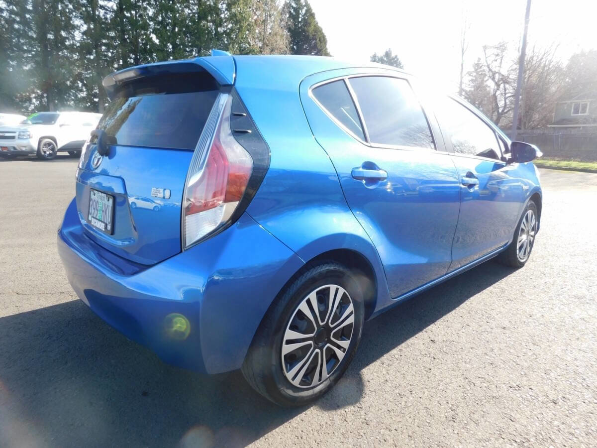 Used 2015 Toyota Prius C Three image 2