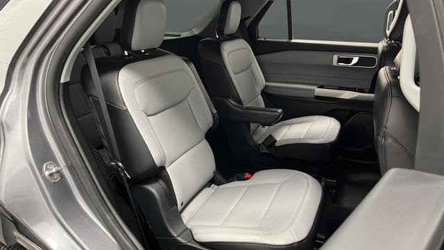 Used 2021 Ford Explorer XLT w/ XLT Sport Appearance Package image 25