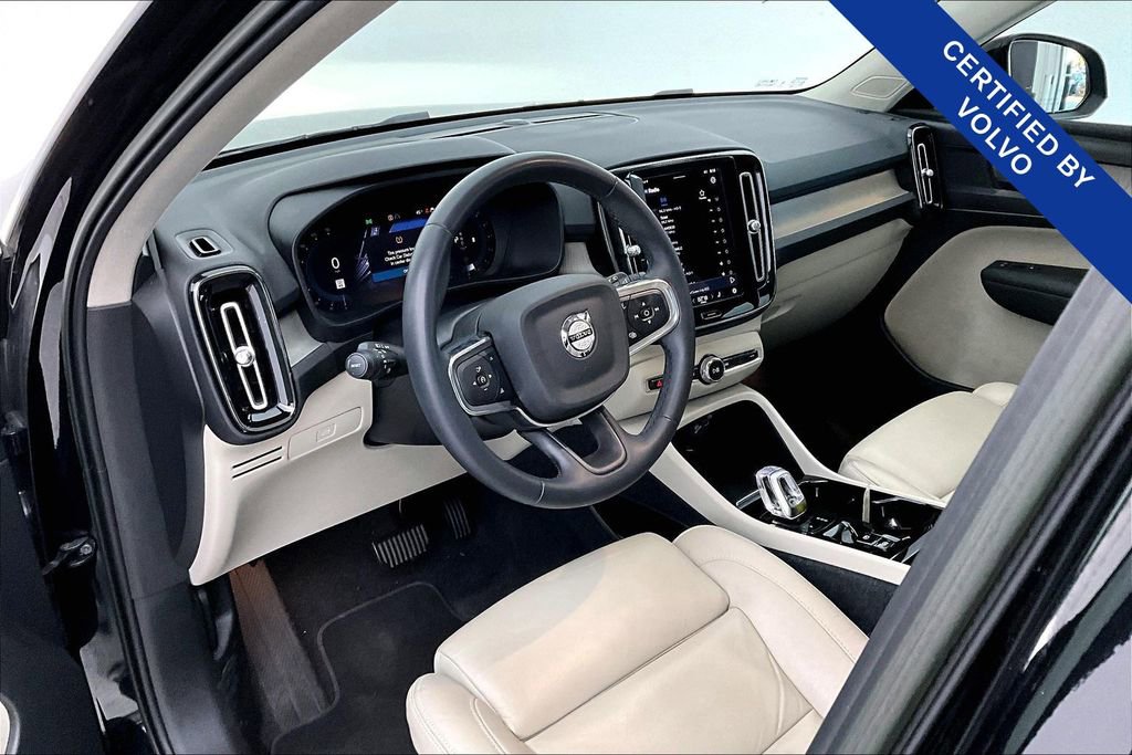 Used 2023 Volvo XC40 B5 Plus w/ Protection Package Premier image 18
