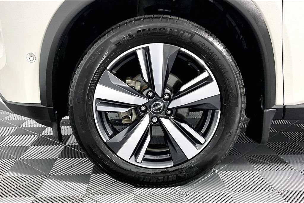 Used 2023 Nissan Rogue Platinum FWD image 8