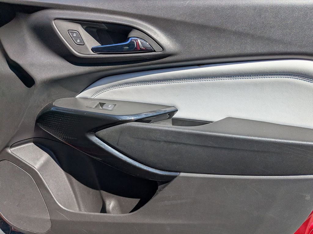 Used 2025 Chevrolet Trax LT w/ LT Convenience Package FWD image 29