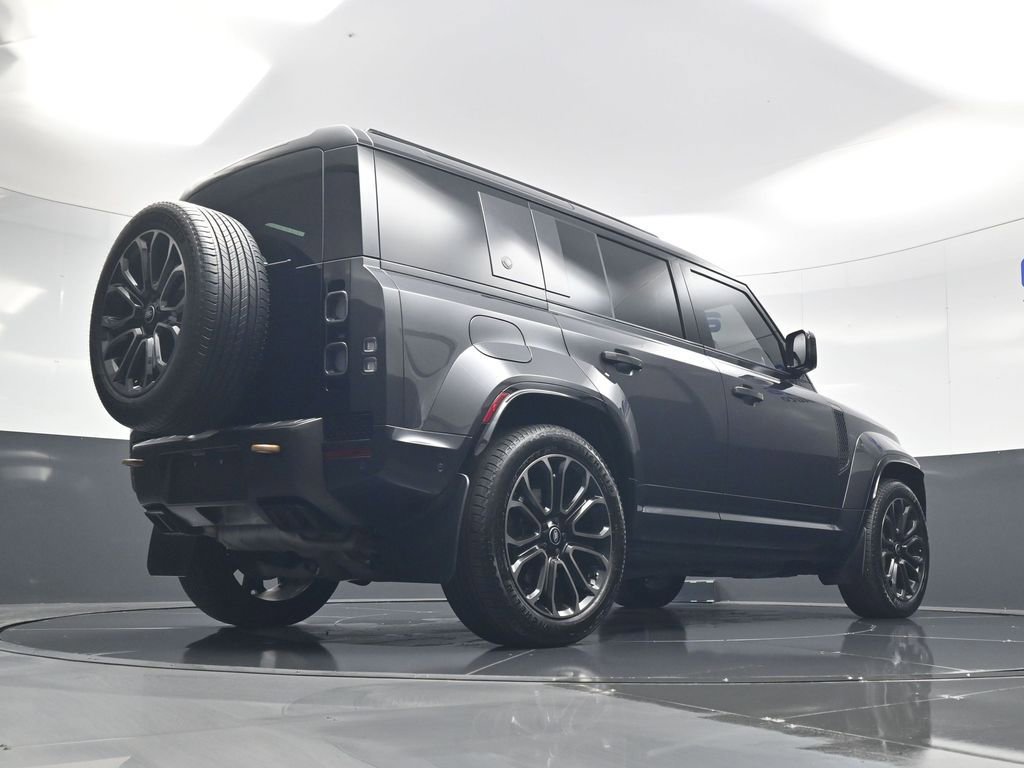 Used 2025 Land Rover Defender 110 AWD/4WD image 45