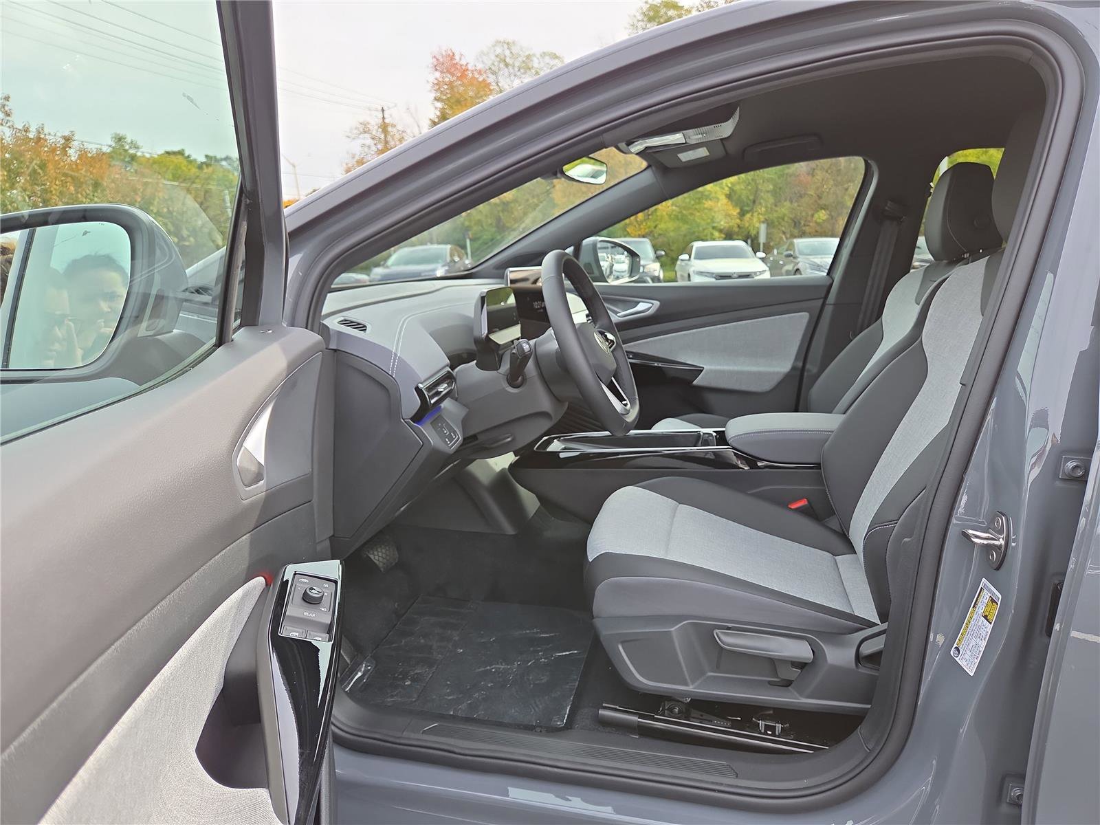 New 2025 Volkswagen ID.4 Pro image 13