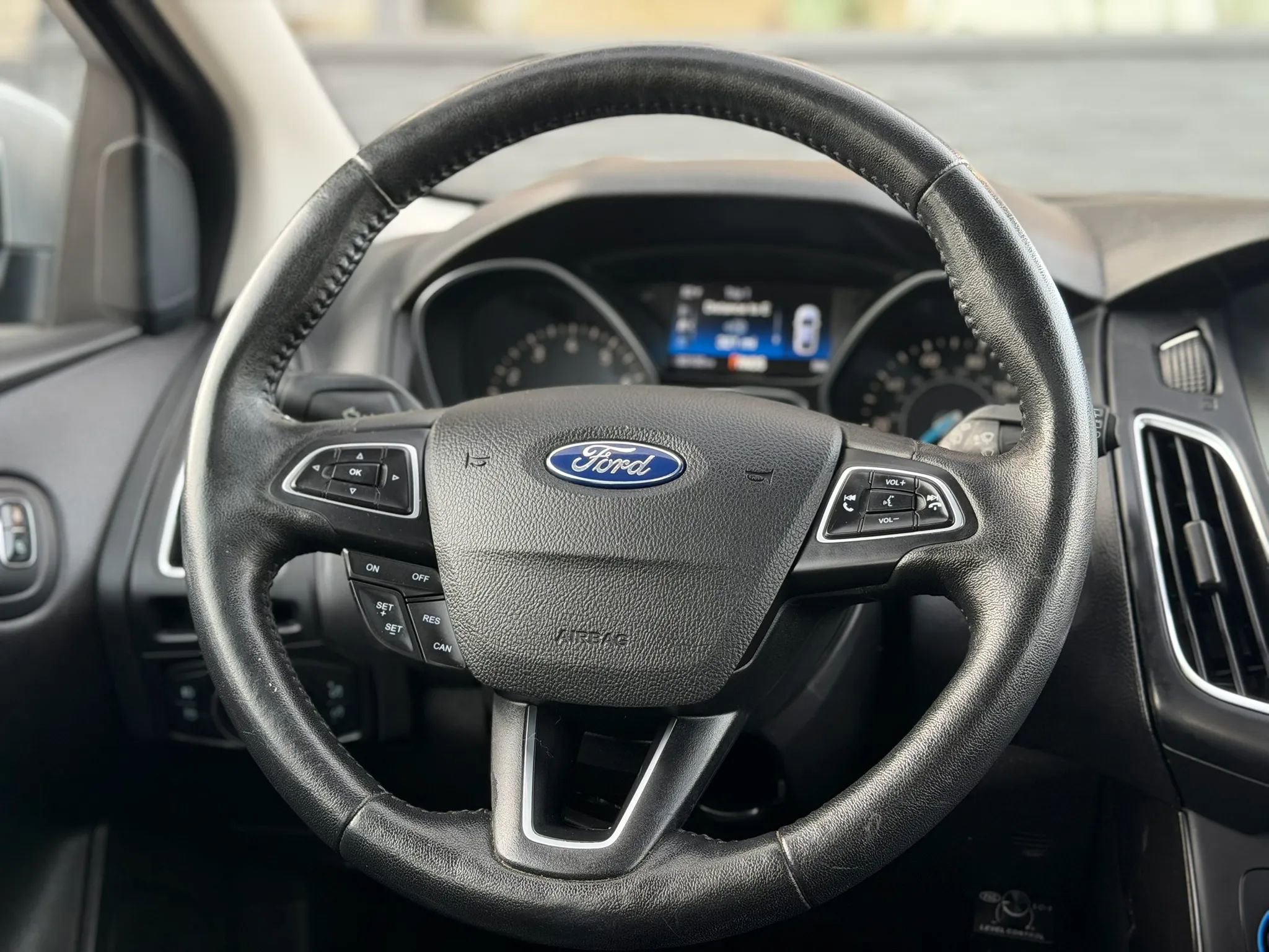 Used 2017 Ford Focus Titanium FWD image 27