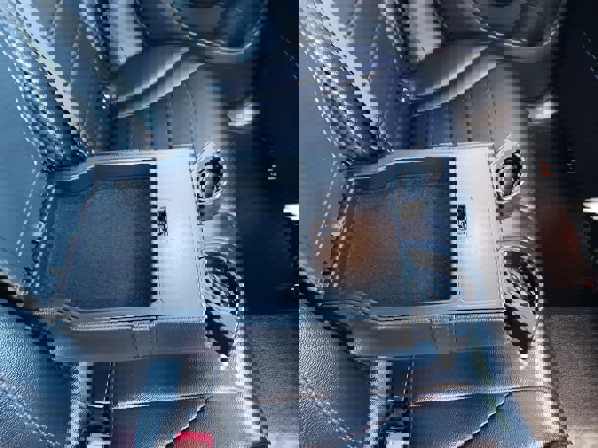 Used 2021 Mercedes-Benz GLC 300 4MATIC image 16