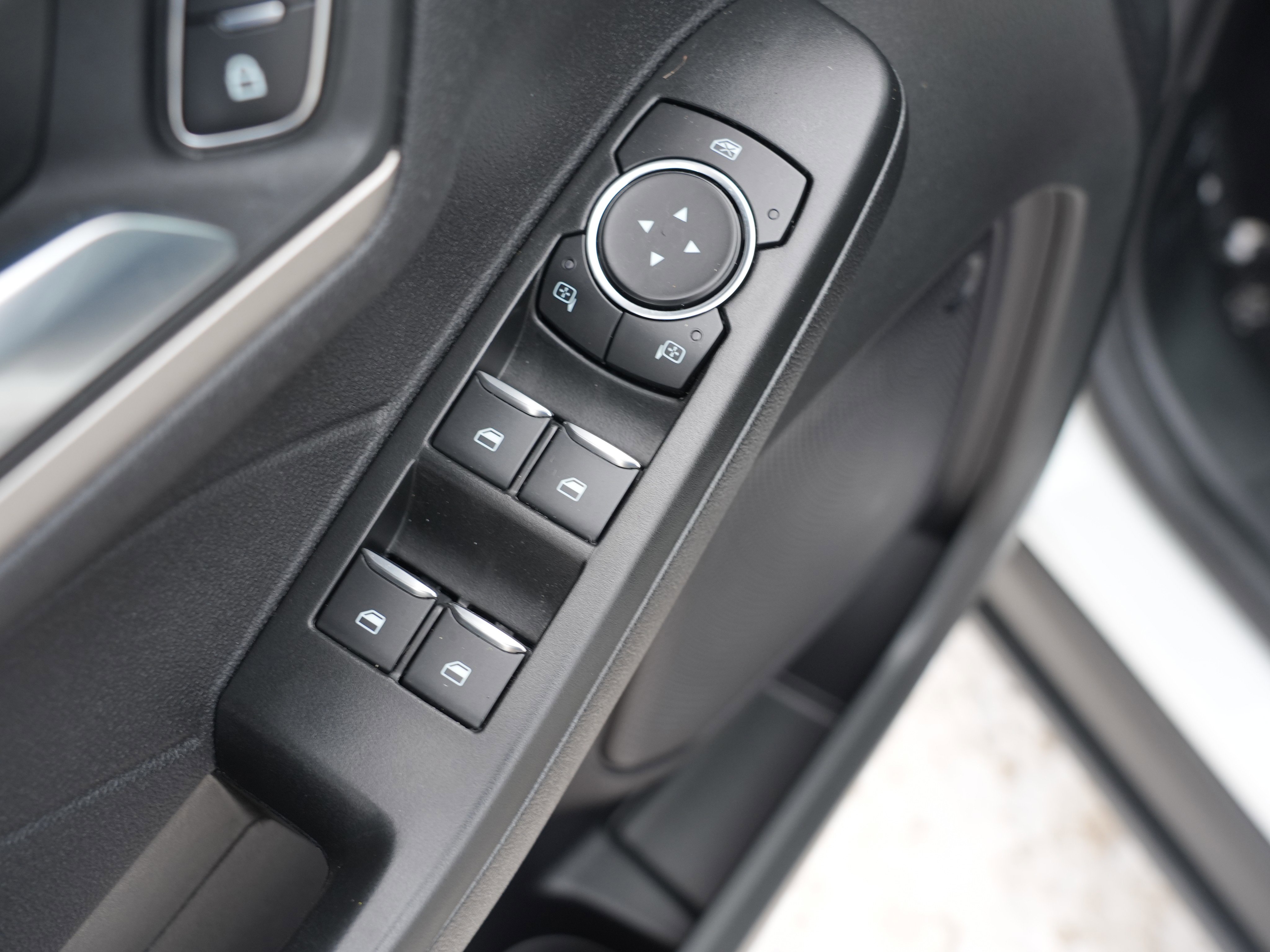 Used 2022 Ford Escape SEL image 16