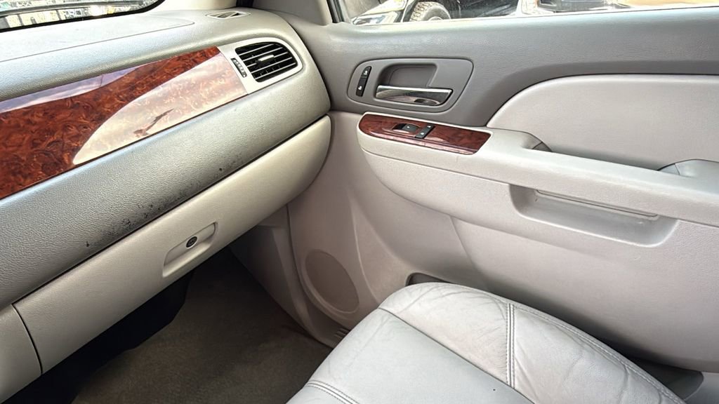 Used 2014 Chevrolet Tahoe LT RWD image 31