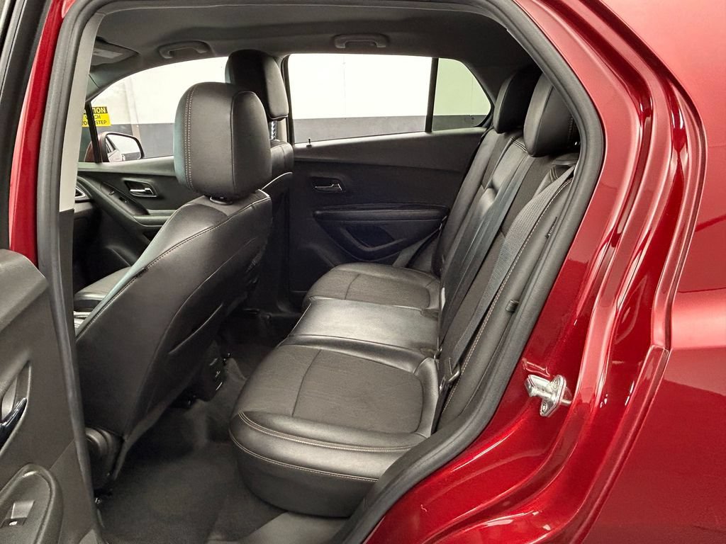 Used 2021 Chevrolet Trax LT w/ LT Convenience Package FWD image 17