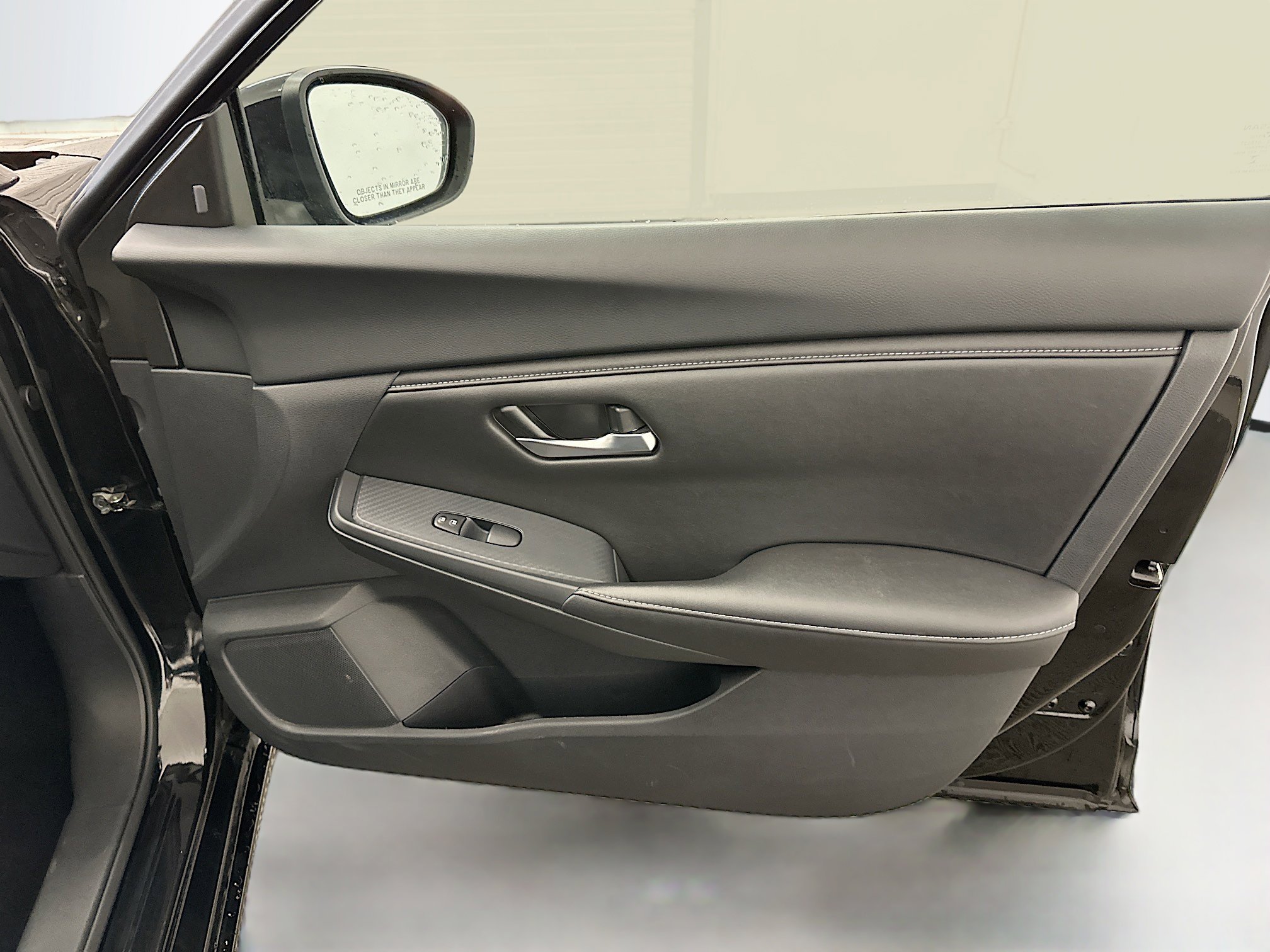Used 2025 Nissan Sentra SV FWD image 32