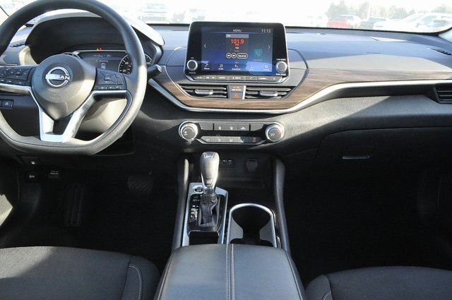 Used 2024 Nissan Altima 2.5 SV image 17