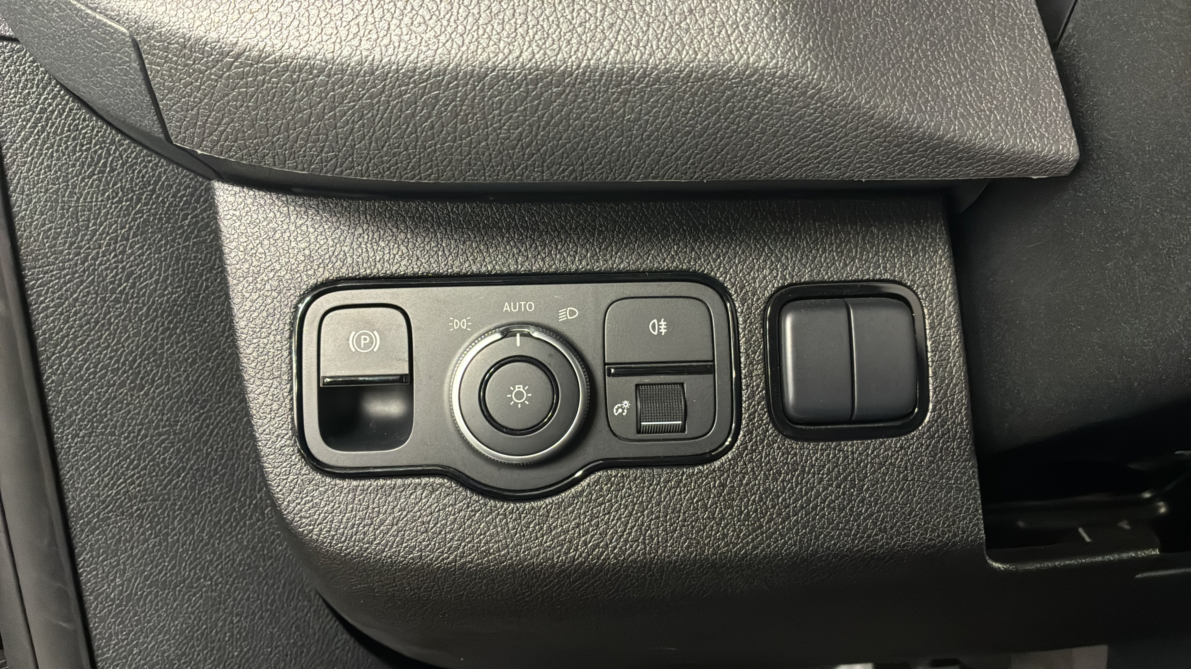 Used 2025 Mercedes-Benz Sprinter 2500 image 18