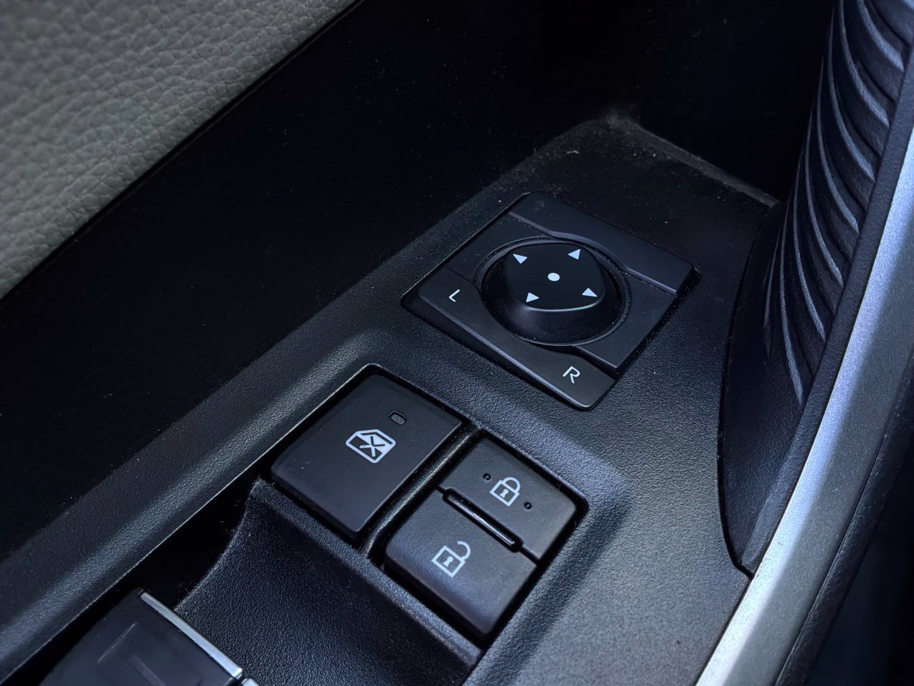Used 2023 Toyota RAV4 XLE w/ Convenience Package FWD image 23