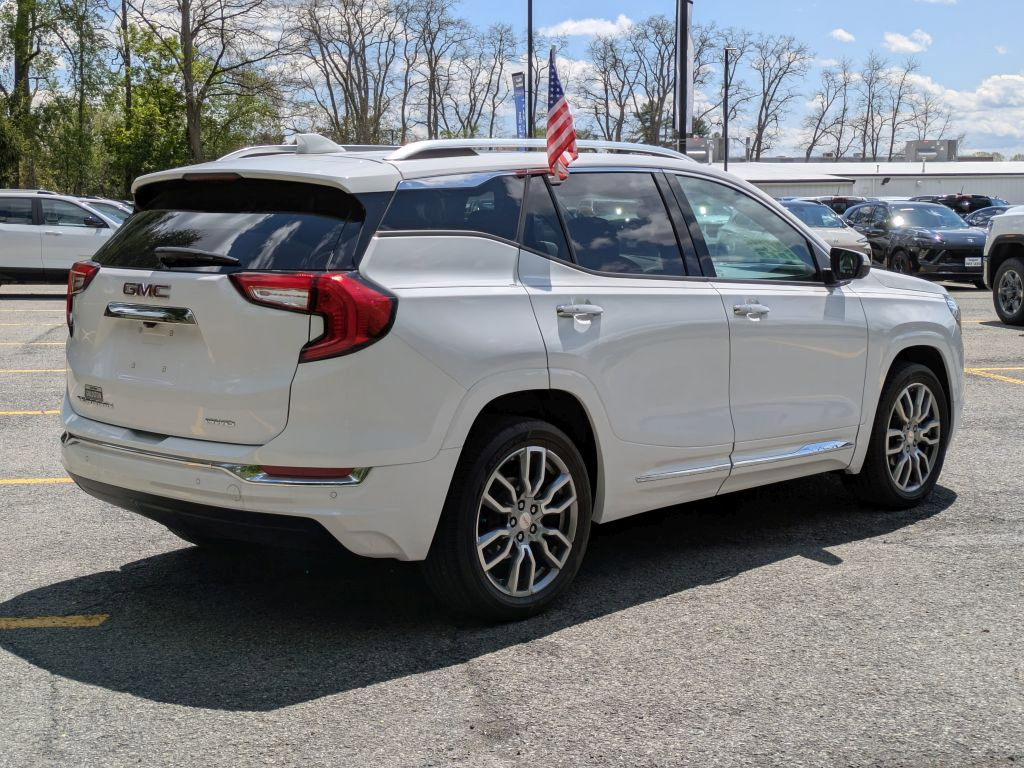 Certified 2022 GMC Terrain Denali w/ Denali Premium Package AWD/4WD image 7