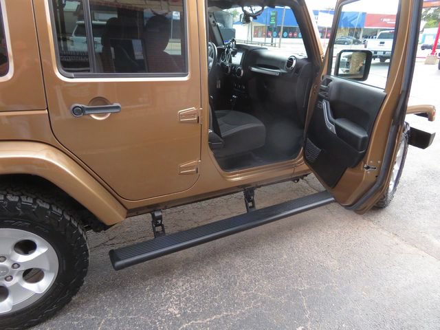 Used 2015 Jeep Wrangler Unlimited Sahara w/ Connectivity Group AWD/4WD image 13