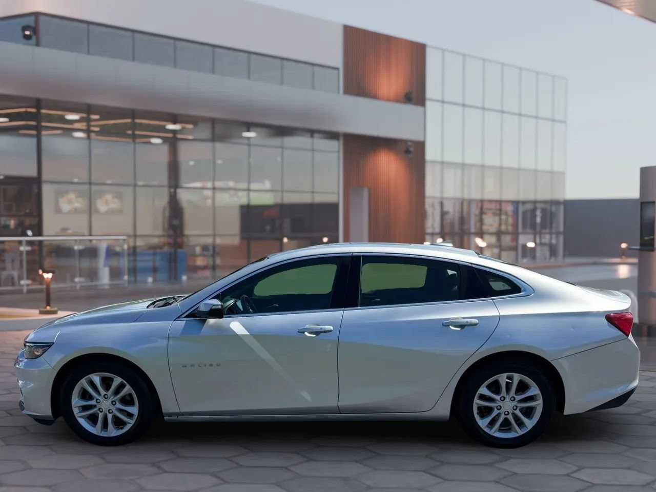 Used 2018 Chevrolet Malibu LT FWD image 5