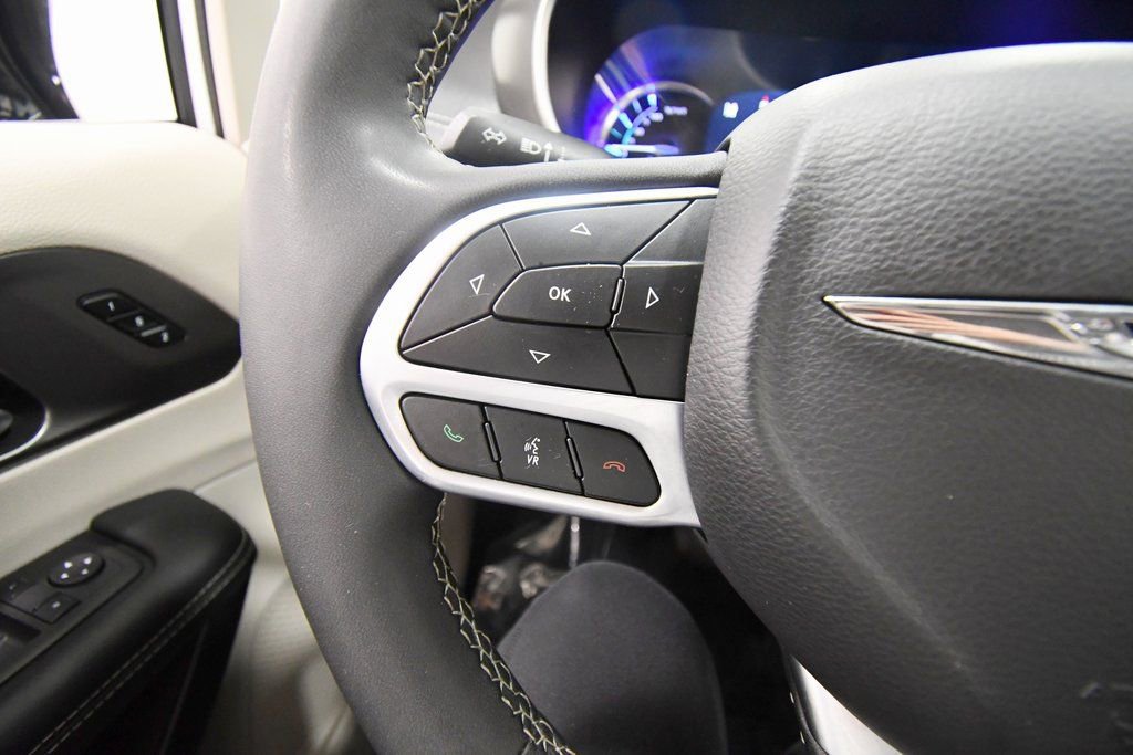 Used 2024 Chrysler Pacifica Limited FWD image 20