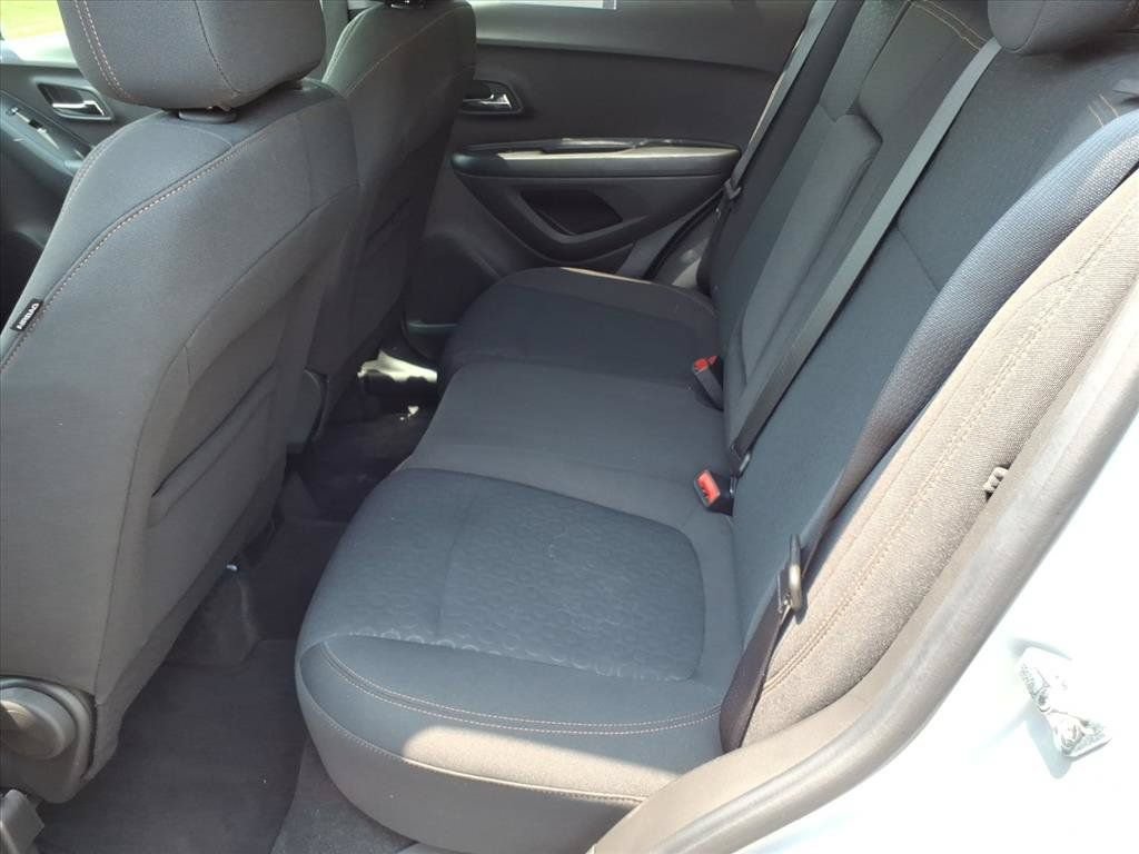 Used 2022 Chevrolet Trax LS w/ Tint and Cruise Package AWD/4WD image 12