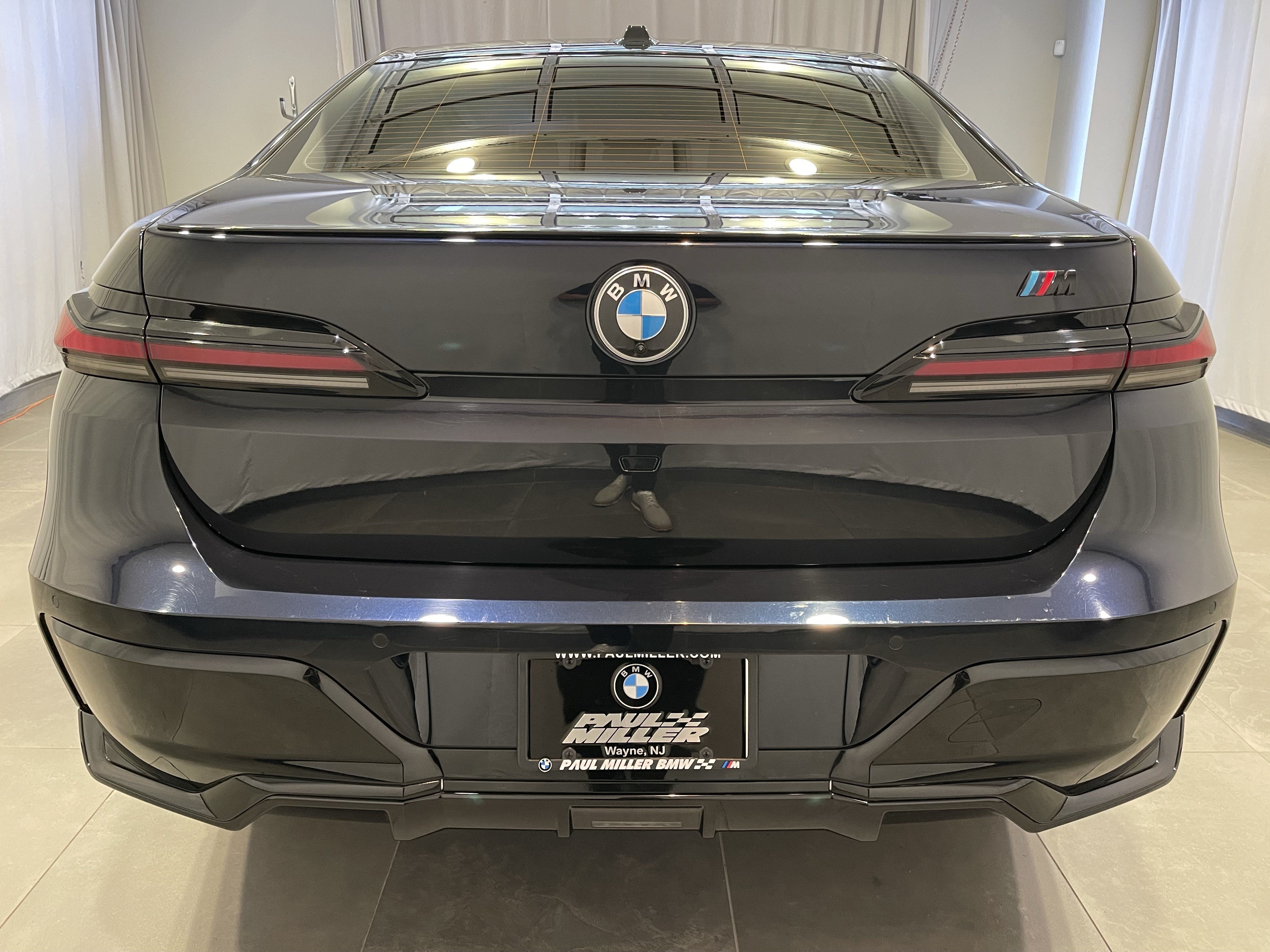 Used 2023 BMW 740i w/ Parking Assistance Package RWD image 5