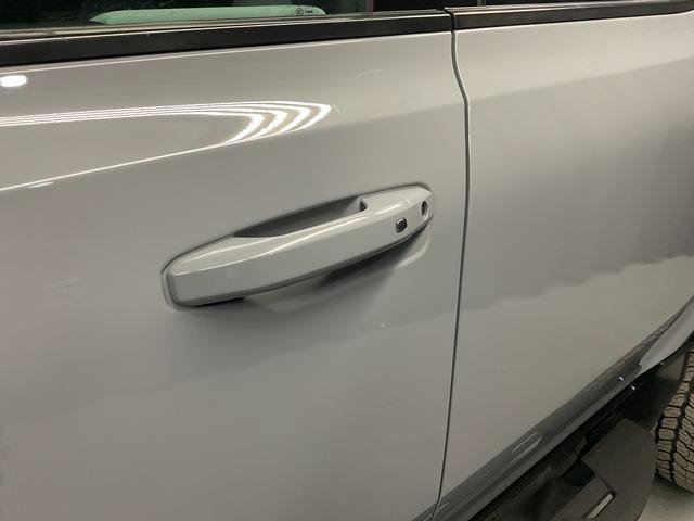 Used 2024 GMC Hummer EV 2X w/ LPO, Illumination Package AWD/4WD image 8