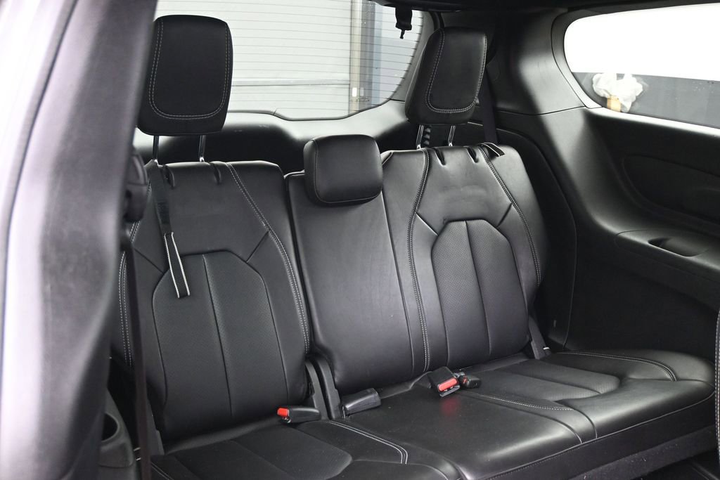 Used 2025 Chrysler Pacifica Select FWD image 37
