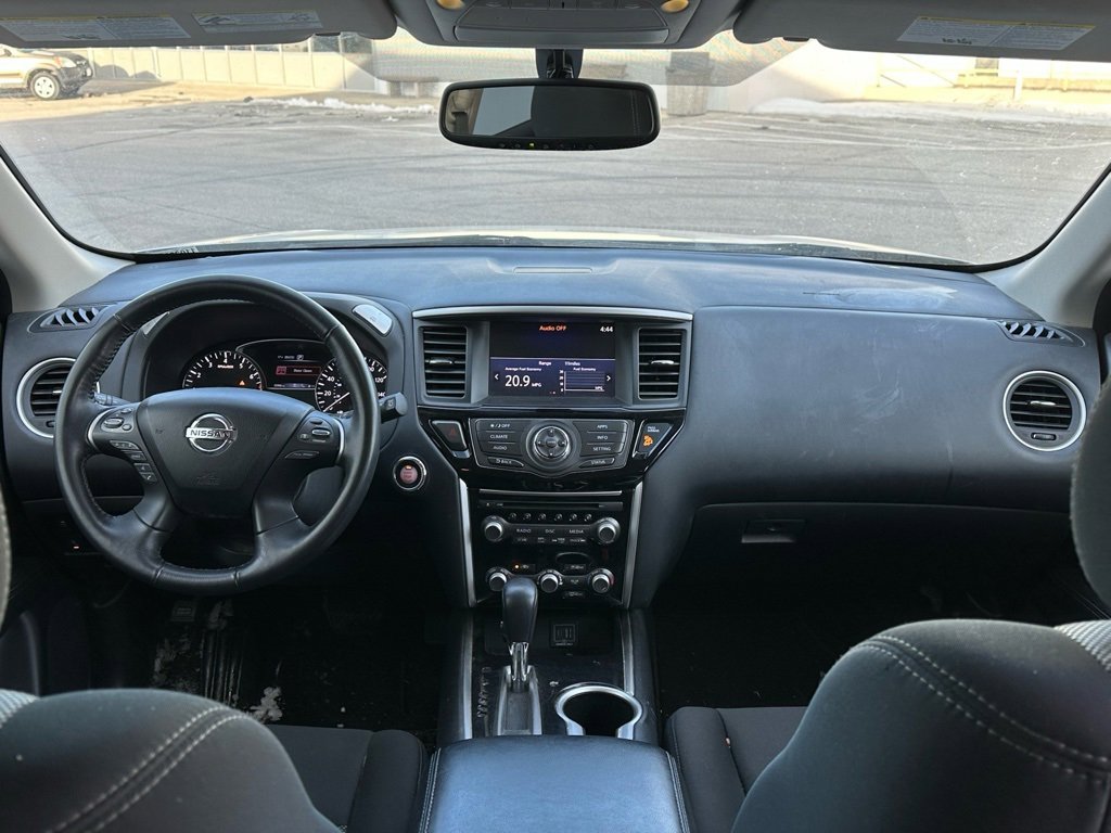 Used 2020 Nissan Pathfinder SV image 21