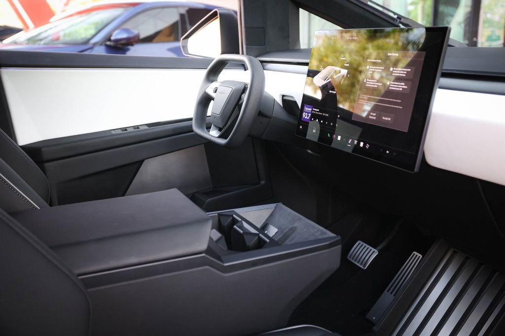 Used 2024 Tesla Cybertruck AWD Crew Cab image 44