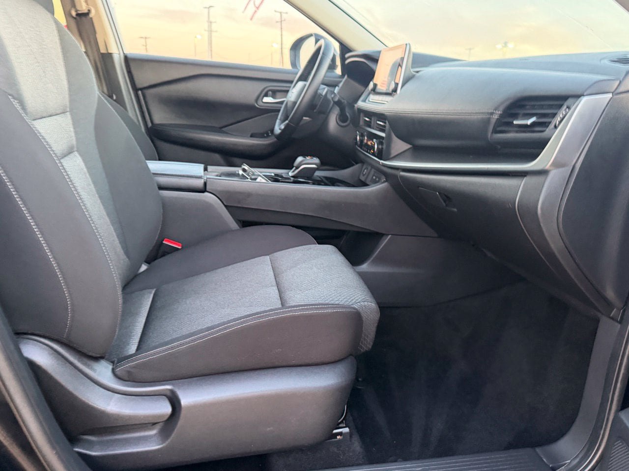 Certified 2025 Nissan Rogue SV FWD image 35