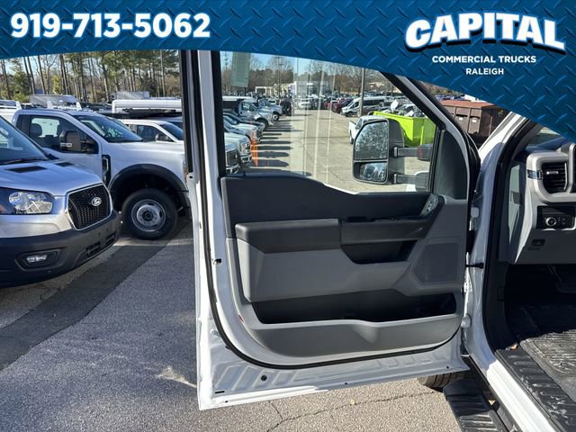 New 2025 Ford F350 XL w/ XL Chrome Package image 19