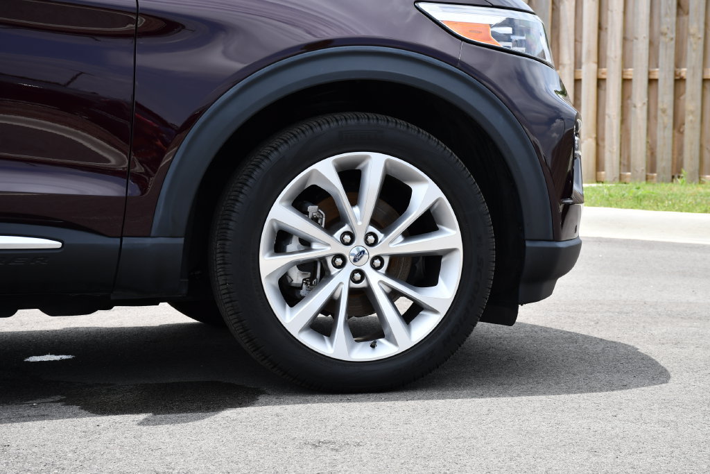 Used 2023 Ford Explorer Platinum w/ Technology Package AWD/4WD image 9