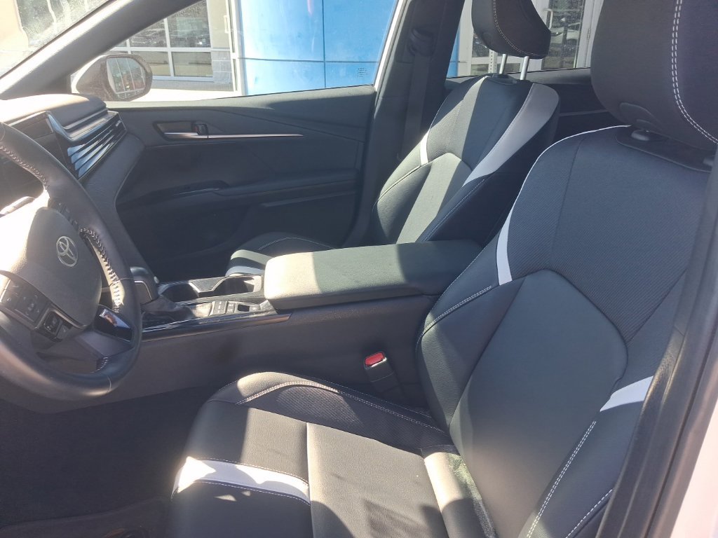 Used 2025 Toyota Camry SE w/ Convenience Package FWD image 19