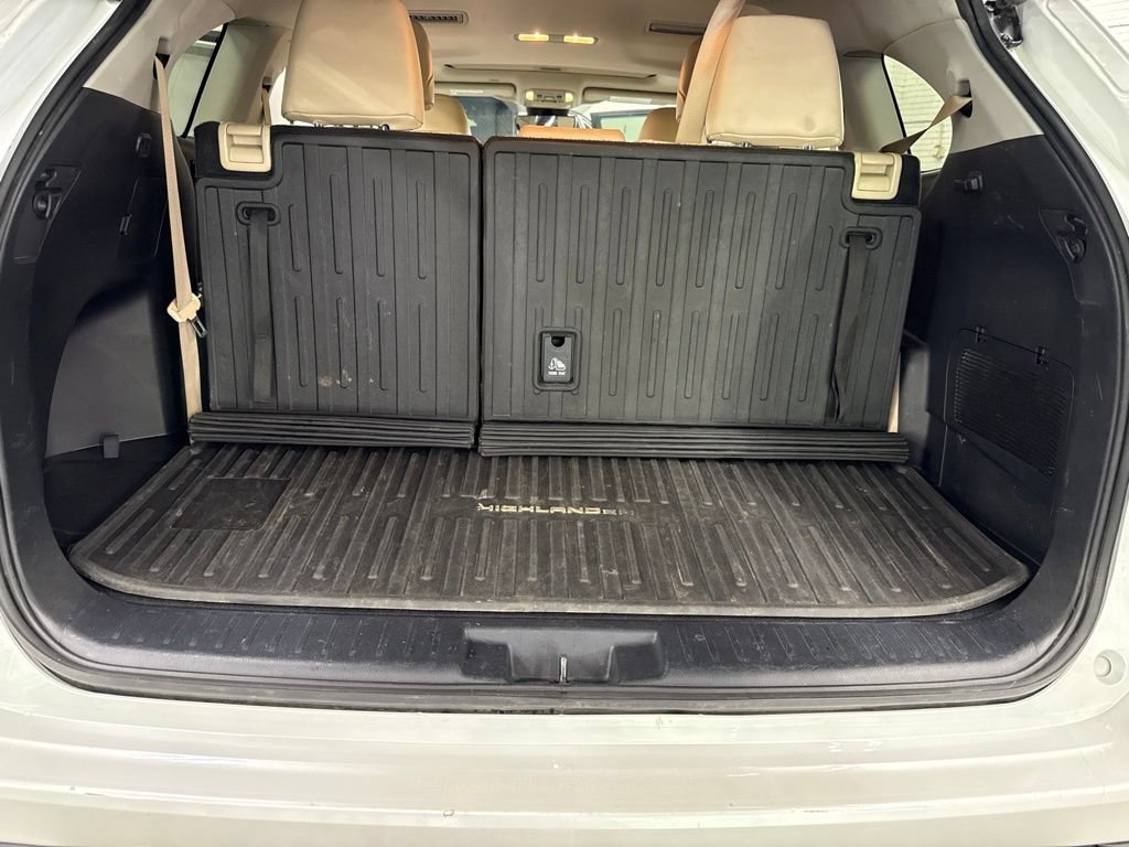 Used 2022 Toyota Highlander XLE AWD/4WD image 15