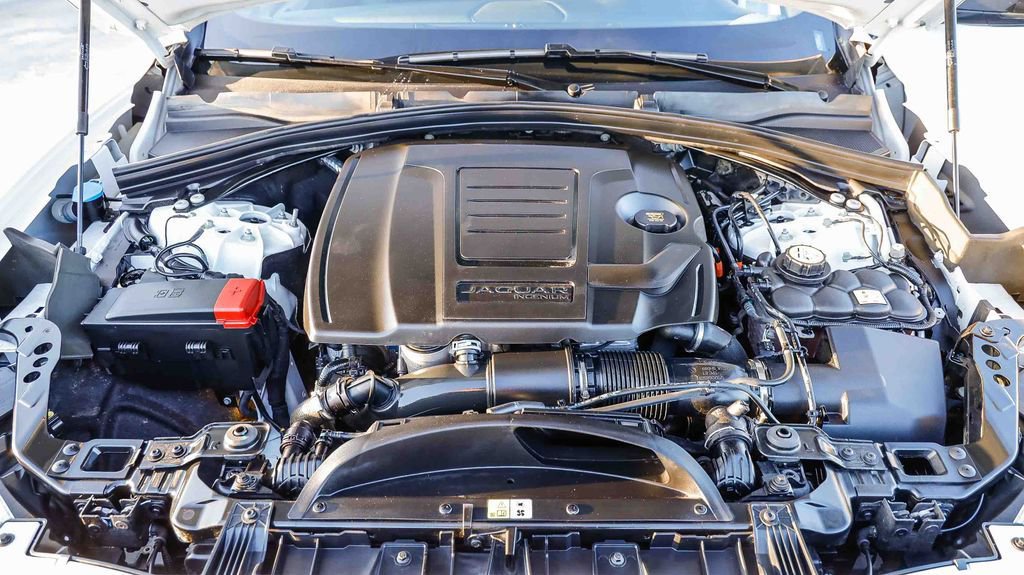 Used 2024 Jaguar F-PACE R-Dynamic S image 32