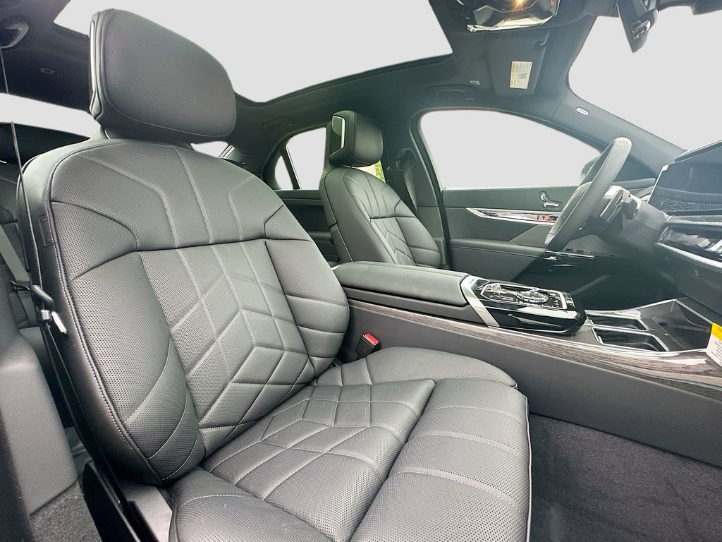 New 2026 BMW 760i xDrive w/ Executive Package AWD/4WD image 30