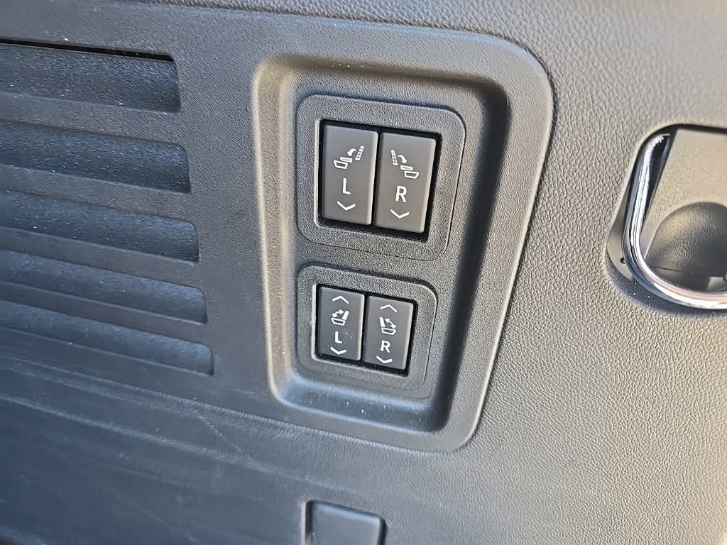 Used 2025 Chevrolet Traverse RS w/ LPO, Floor Liner Package AWD/4WD image 10
