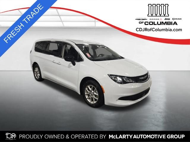 Used 2024 Chrysler Voyager LX FWD image 1