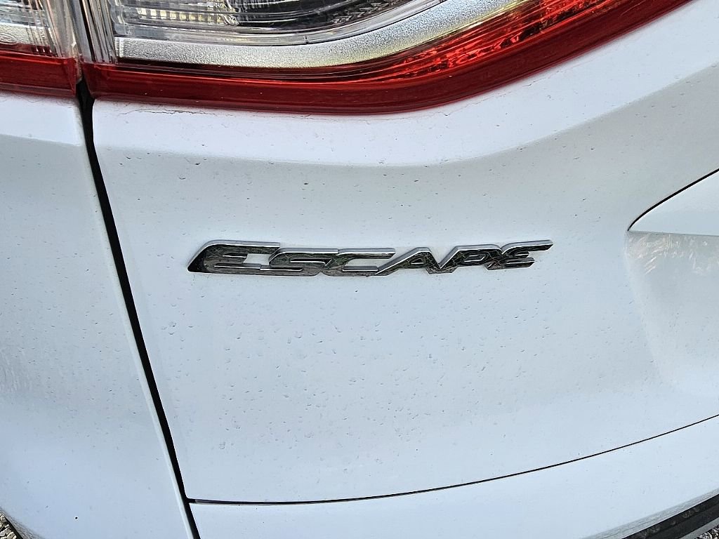 Used 2016 Ford Escape SE image 12