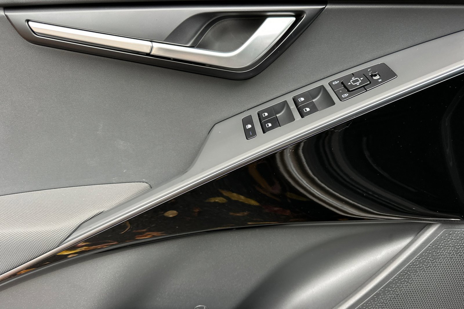 New 2025 Kia Niro EX image 7