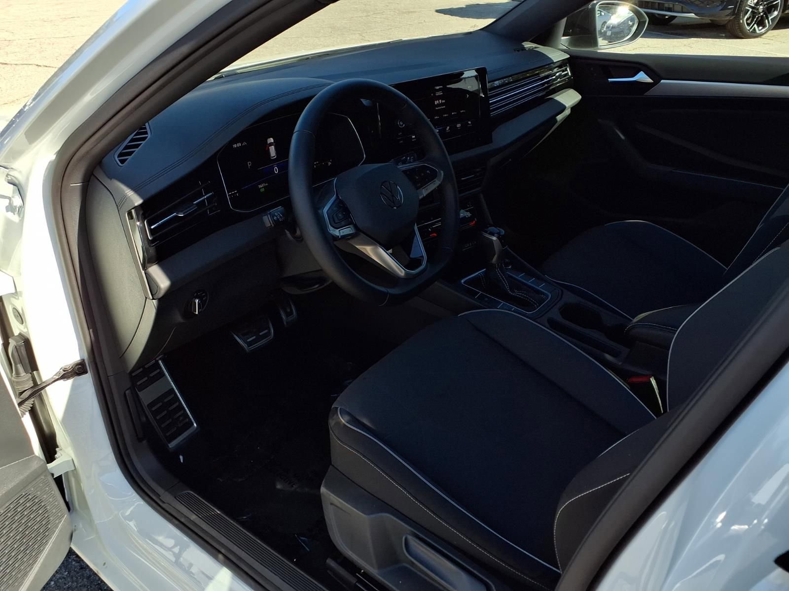 Certified 2025 Volkswagen Jetta Sport image 17