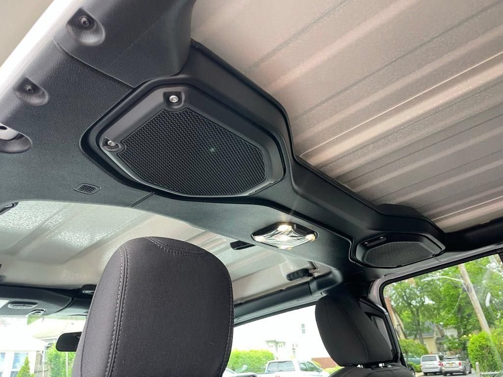Used 2023 Jeep Wrangler Unlimited w/ Cold Weather Group AWD/4WD image 17