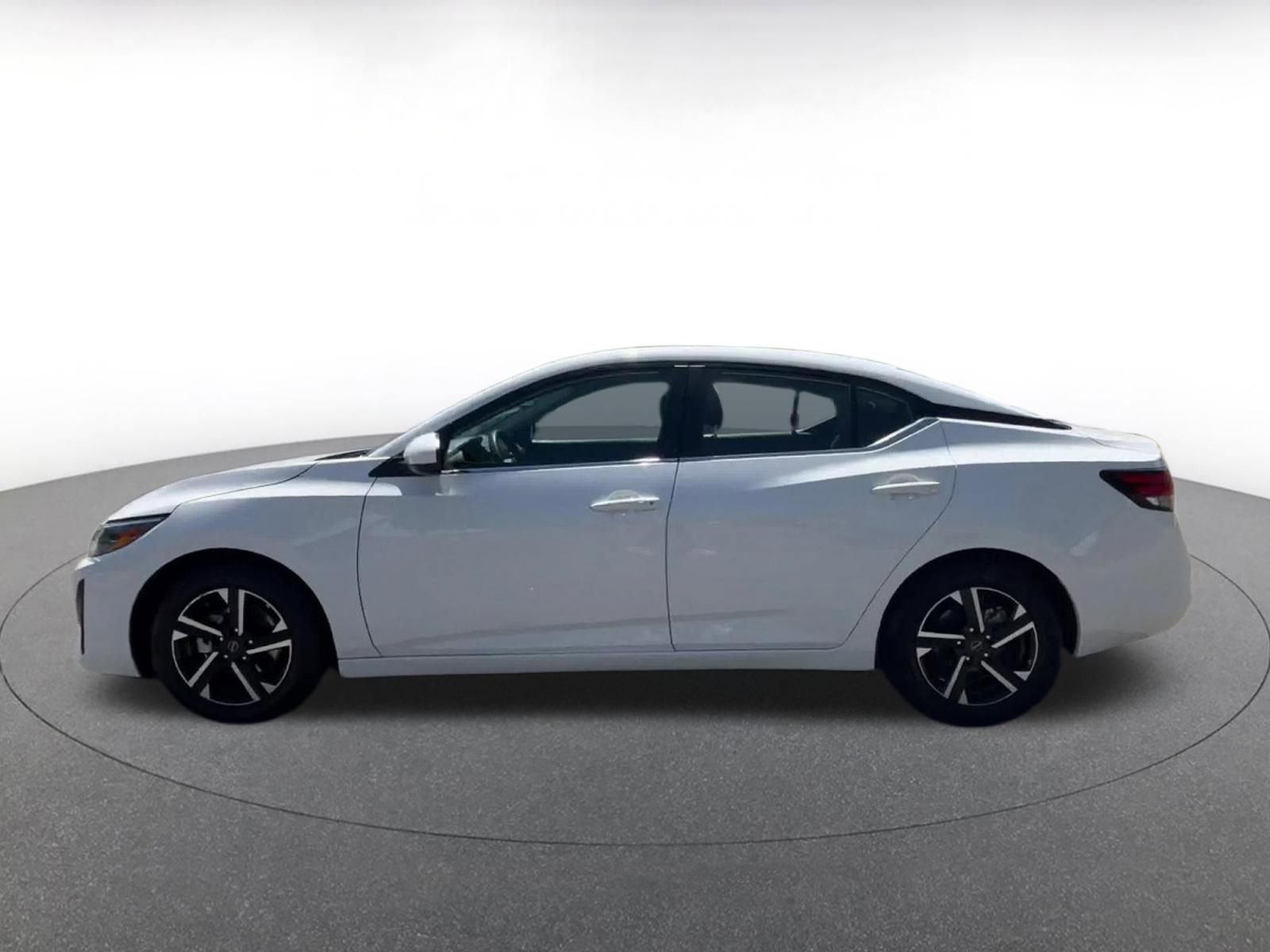 Used 2025 Nissan Sentra SV FWD image 9