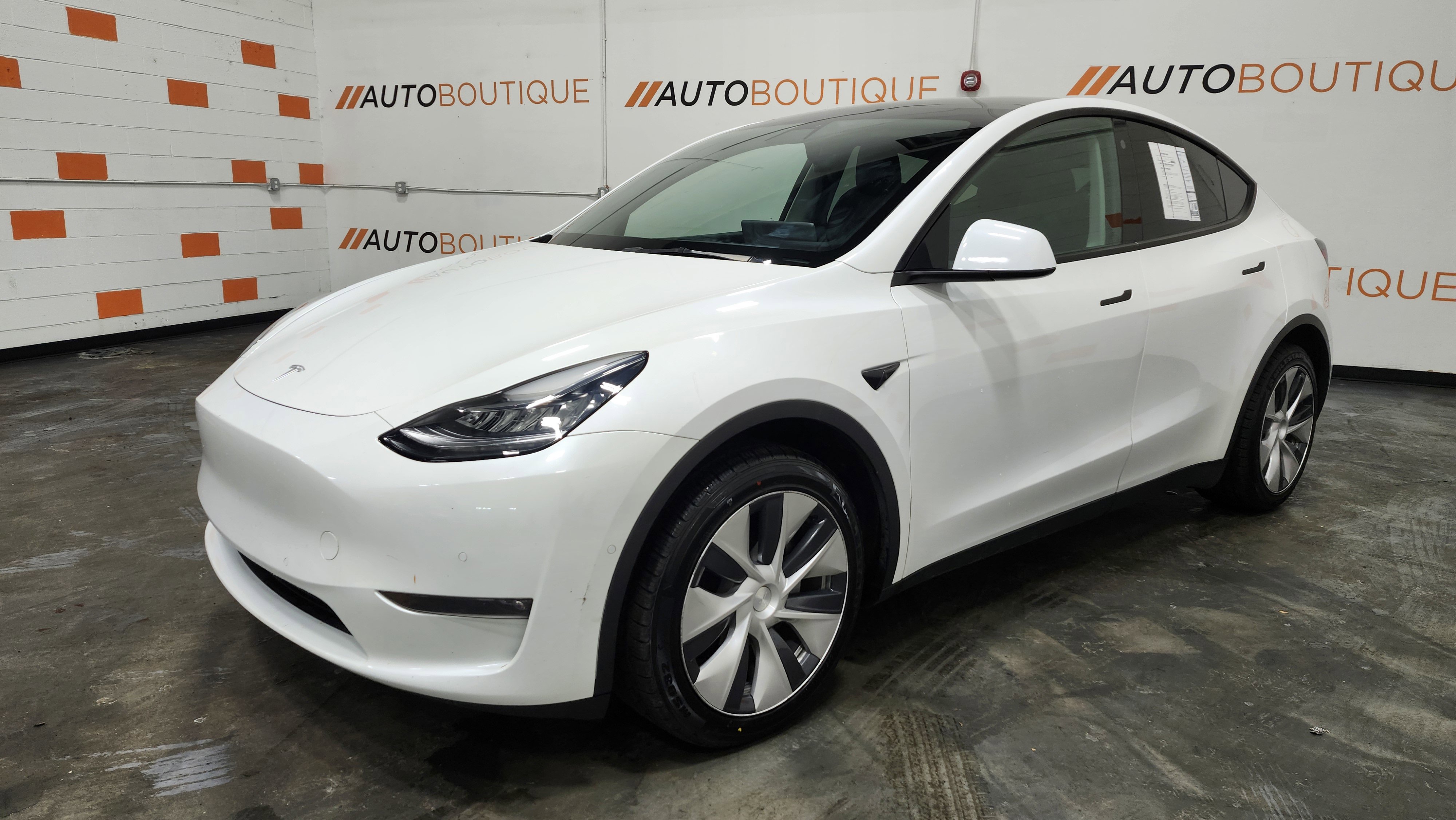 Used 2021 Tesla Model Y Long Range image 12