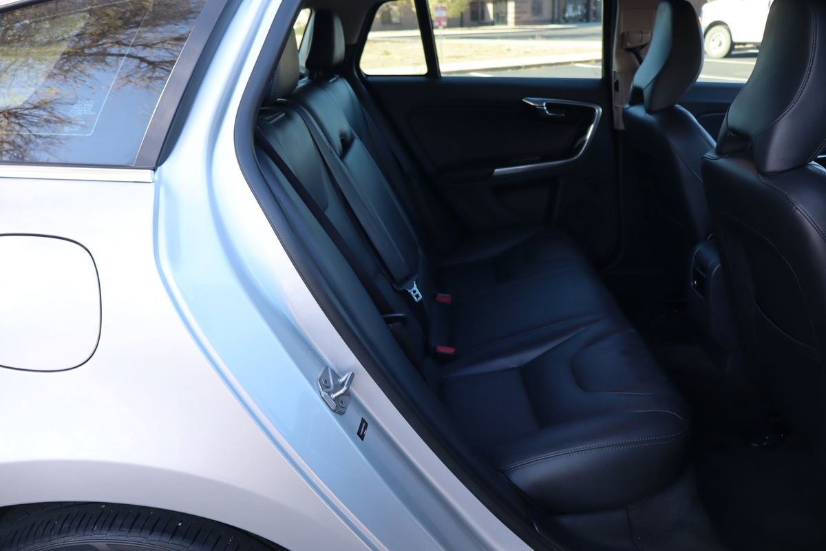 Used 2015 Volvo V60 T5 Platinum image 21