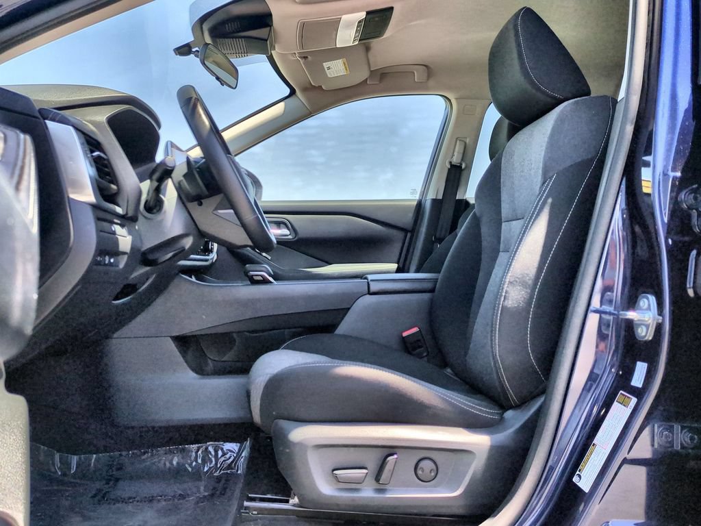 Used 2025 Nissan Rogue SV FWD image 21