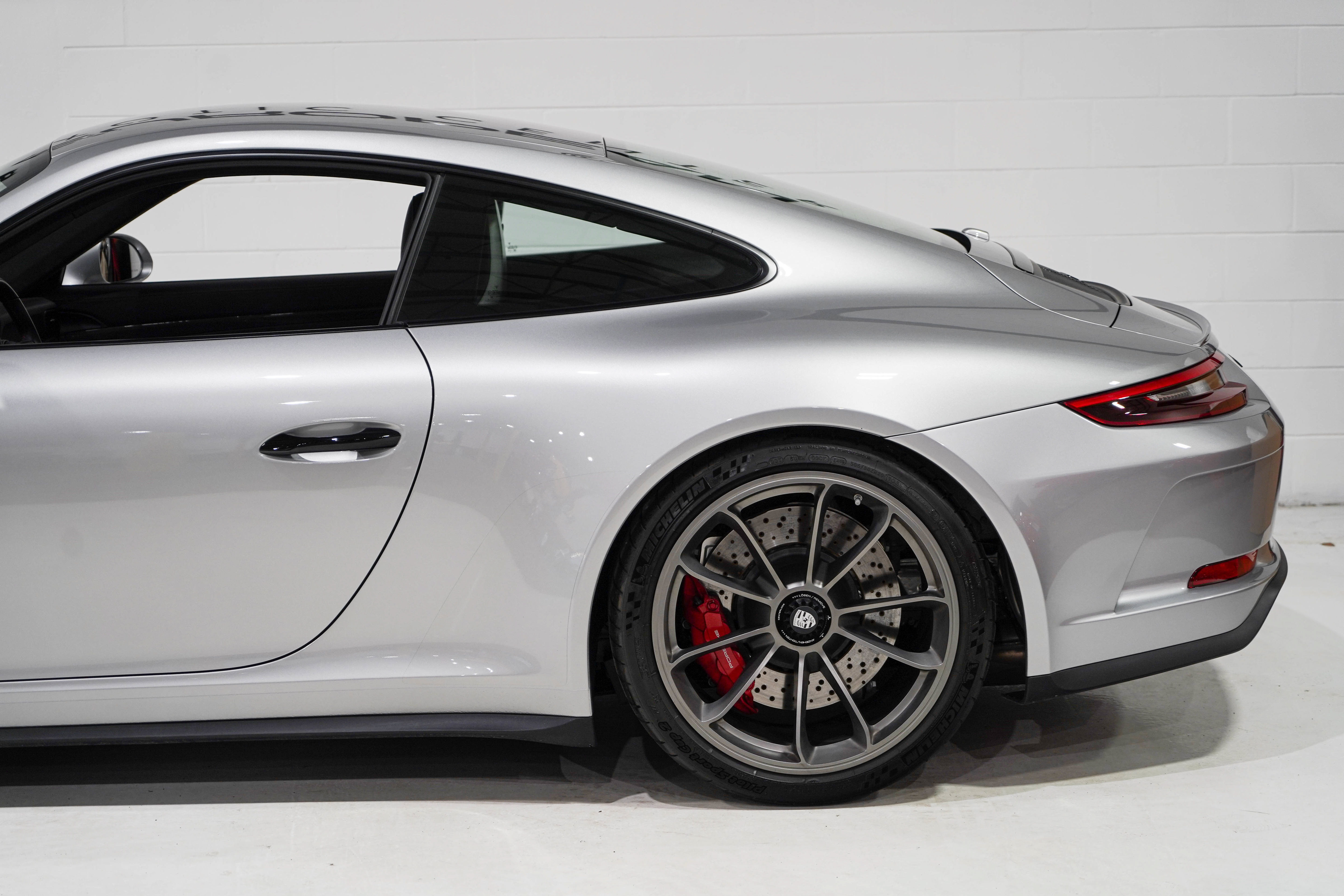 Used 2018 Porsche 911 GT3 RWD image 32