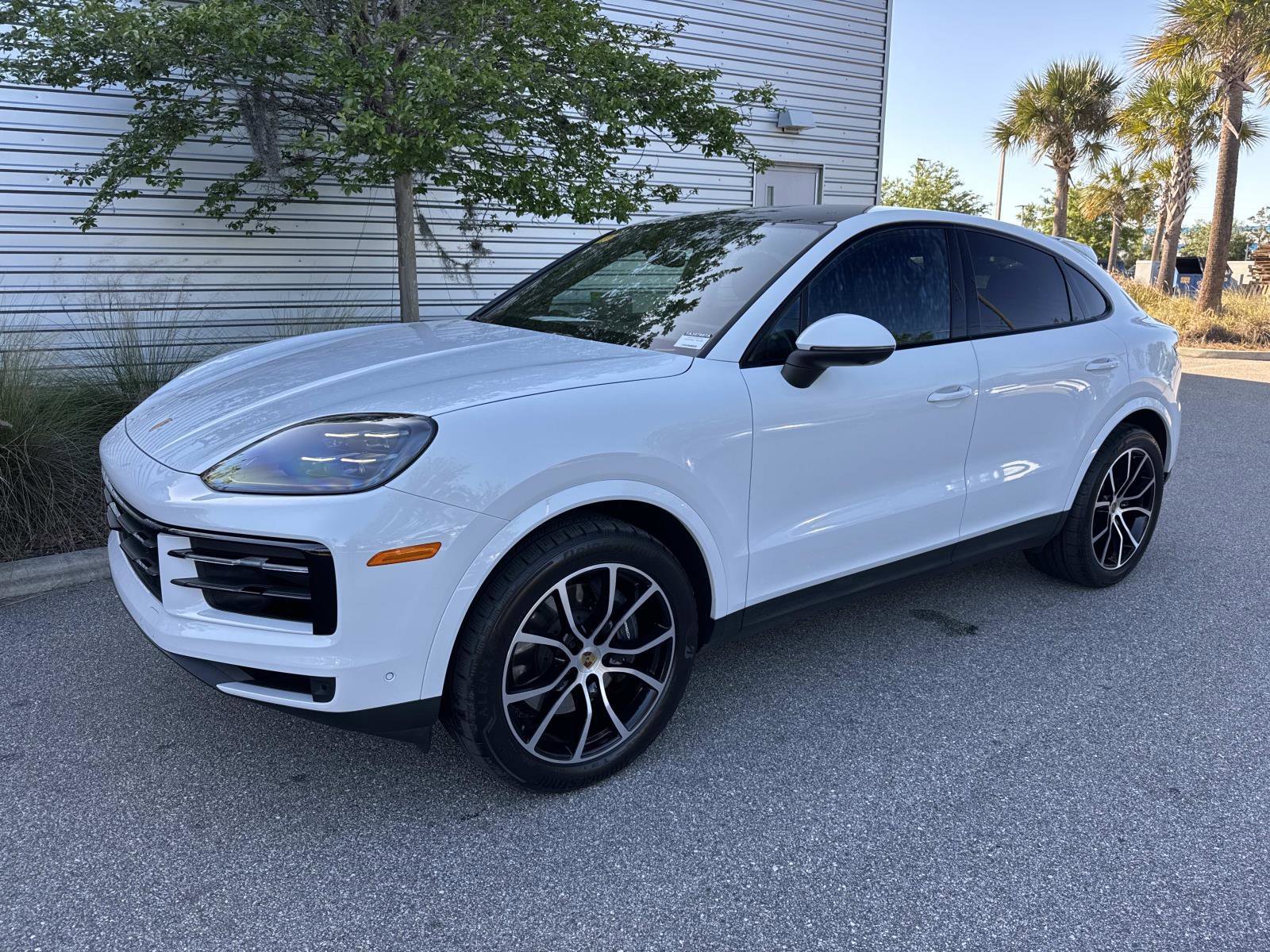Used 2024 Porsche Cayenne Coupe image 1